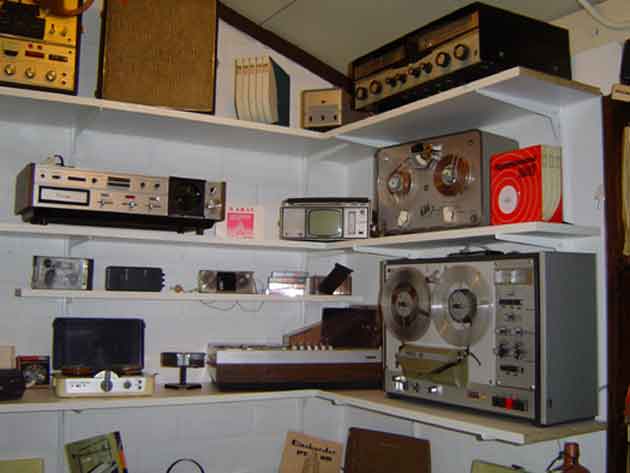 Overzichtsfoto  Met o.a. Cassettewisselaar van Philips en de eerste Stereo Ontvanger