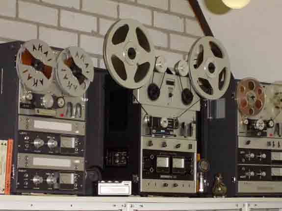 Overzichtsfoto   Akai recorders   Van Links naar Rechts: De Akai M8, M10 (uitgebouwd) en de M9.