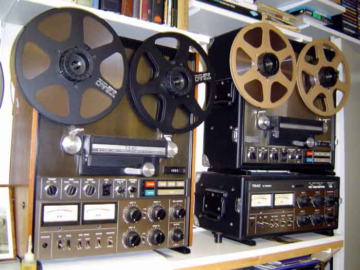 Overzichtsfoto   De Teac A-7300  4 track  en de A-7300  2 track   Master Recorder