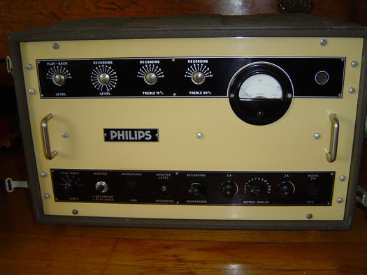 Philips EL 3509.  Detail foto met bijbehorende versterker
