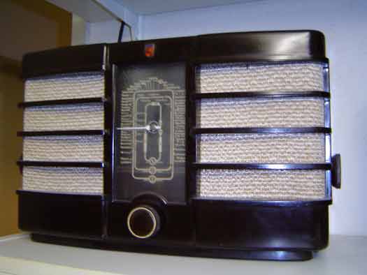 Deense Philips Radio  Type 215 HU 17